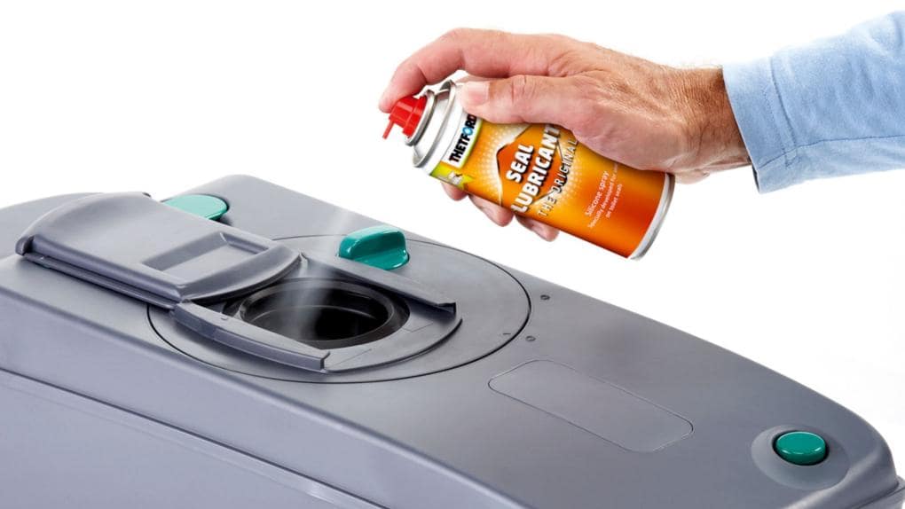Welche Zusatzstoffe benötige ich für den Fäkalientank? 8 Thetford Seal Lubricant Spray 0 min