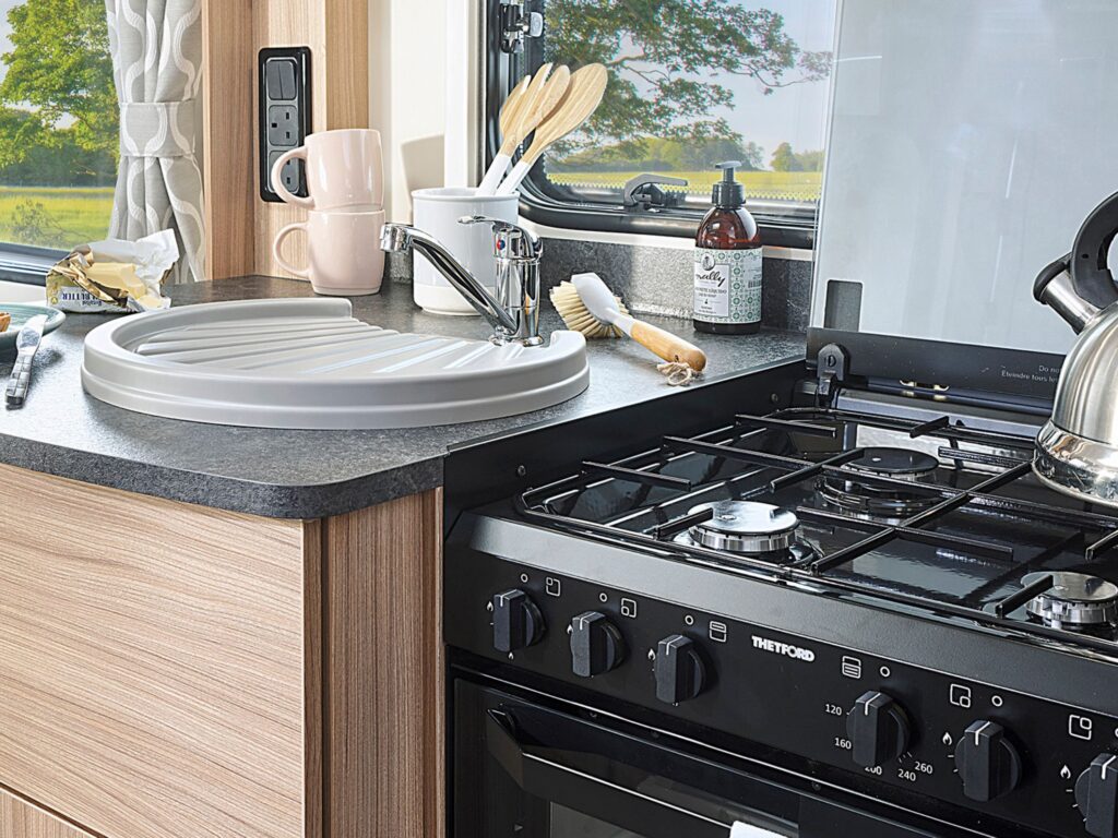 Éviers et cuves 10 thetford cooker and sink