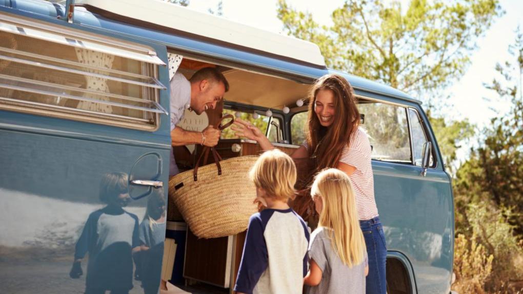 Over Thetford 1 family in campervan